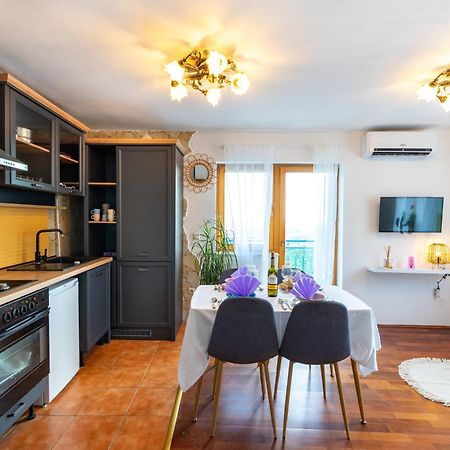 הוילה Olive Garden House In Zrnovnica With A View & Bbq מראה חיצוני תמונה