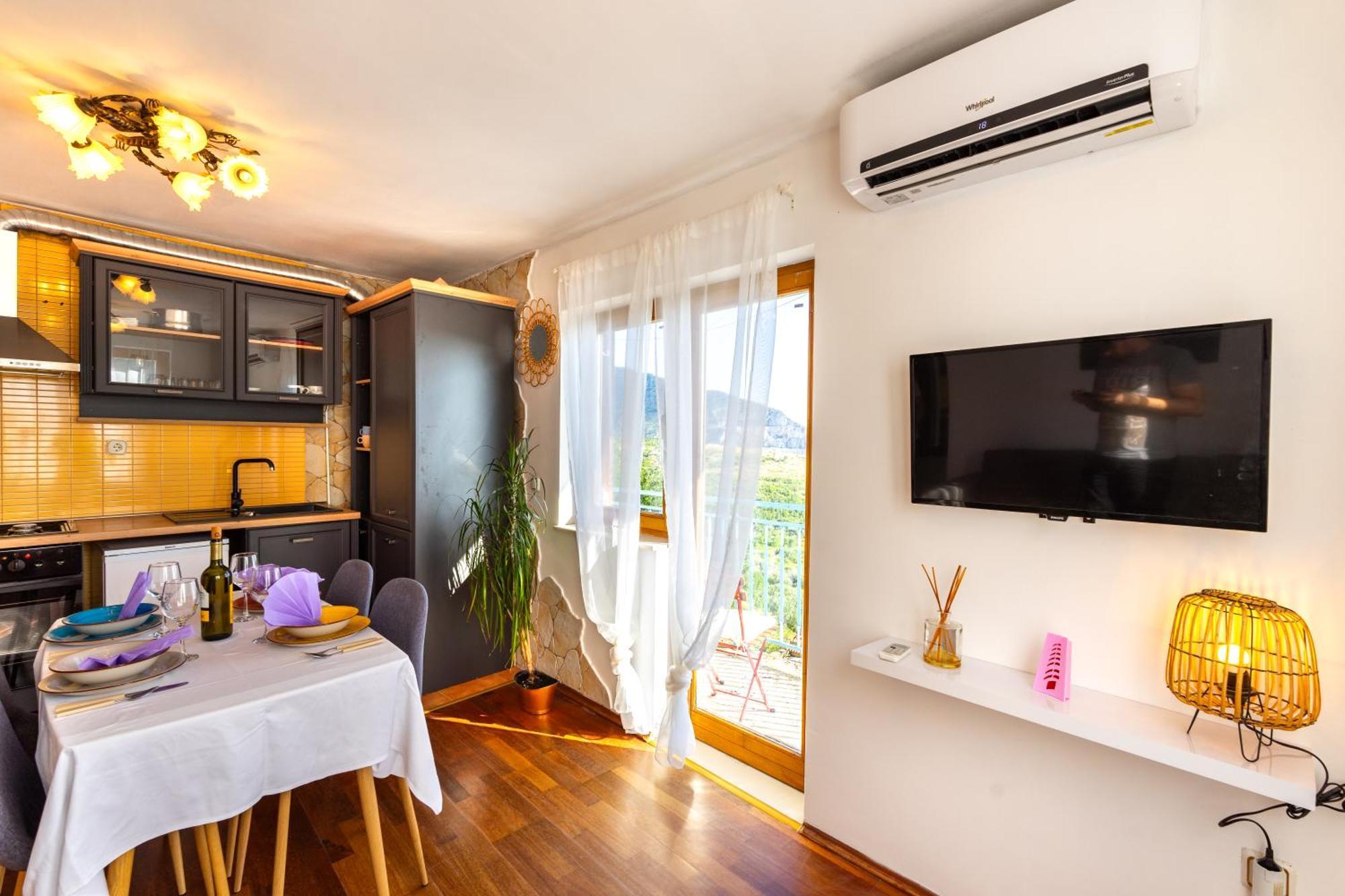 הוילה Olive Garden House In Zrnovnica With A View & Bbq מראה חיצוני תמונה
