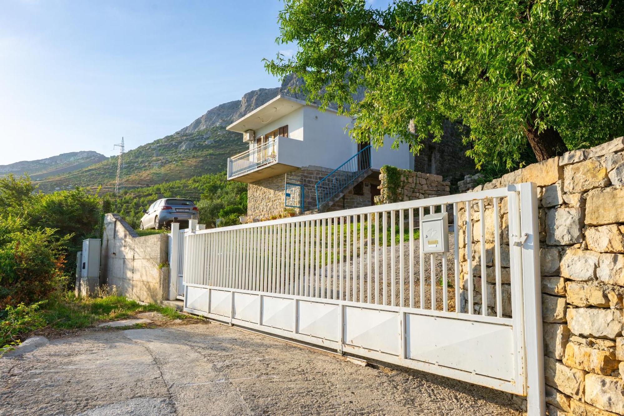 הוילה Olive Garden House In Zrnovnica With A View & Bbq מראה חיצוני תמונה